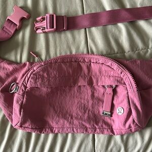 Lulu Lemon dusk rose purse